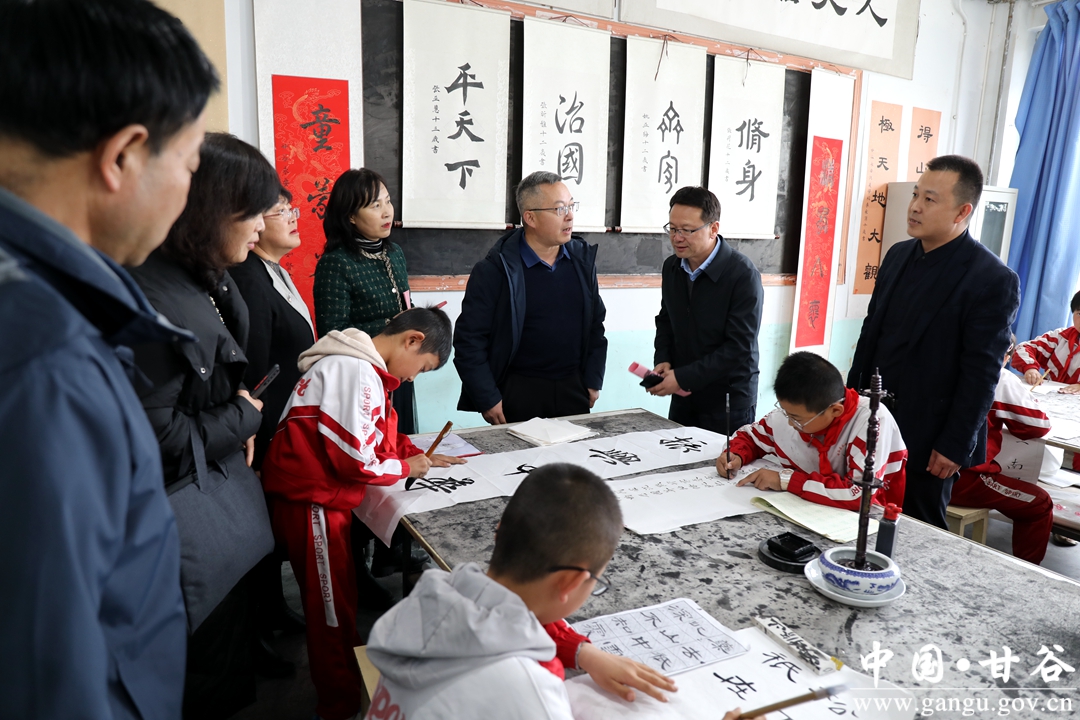 市教育局组织市教科所及市直学校教研员教师赴甘谷县开展学习交流活动(图)